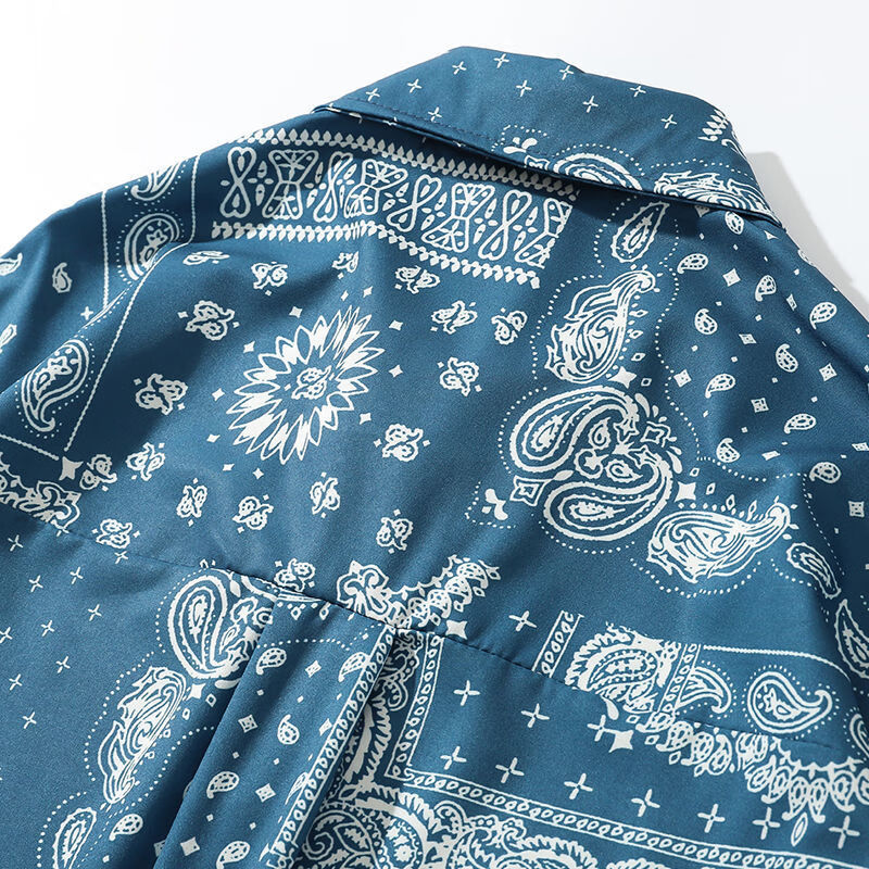 上市时间:2021年秋季风格:街头风,日系,嘻哈风袖长:长袖流行元素:印花