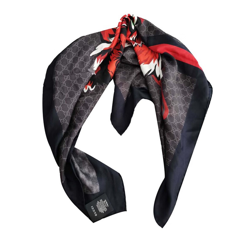gucci古驰双g老花logo搭配帅气狼头围巾丝巾拼色9090