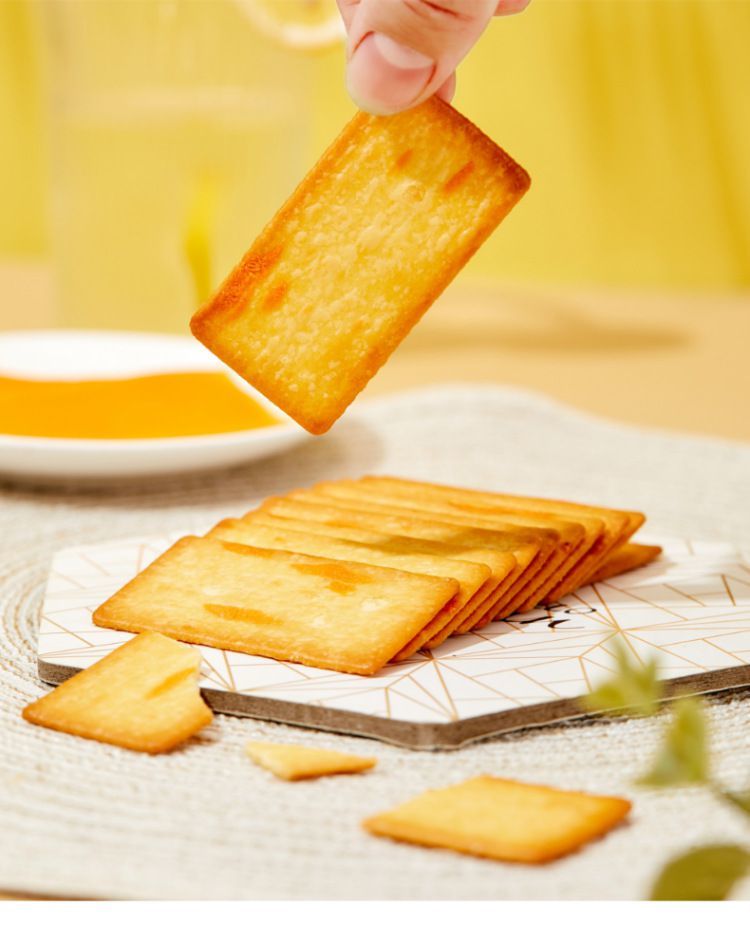 岩烧芝士脆饼日式薄脆饼干轻薄岩烤九蔬脆咸薄脆网红芝士零食黑金芝士