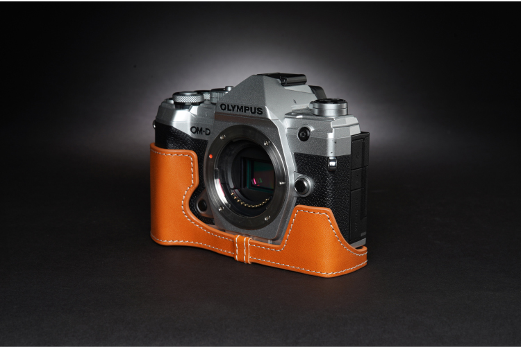 台湾真皮奥林巴斯em5markiii相机包em5三3代皮套手柄保护套汽车底座15