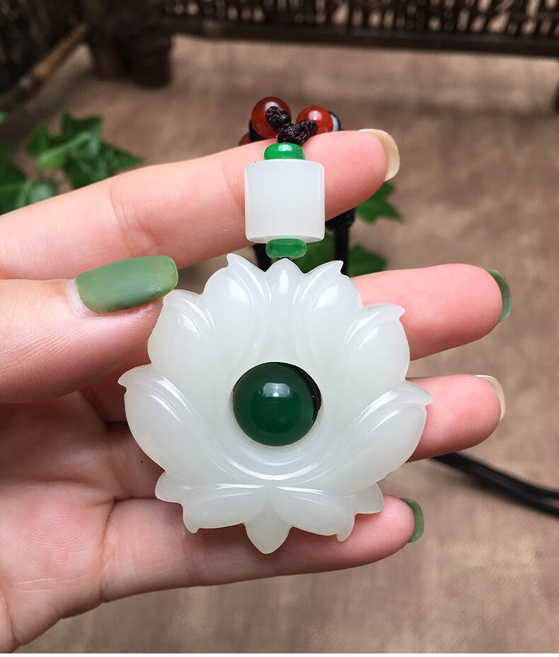 洛河新款和田玉八宝莲花吊坠白玉天然玉石挂件玉坠毛衣项链短款七夕