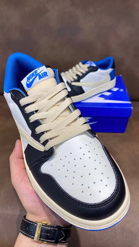 新款aj low白蓝黑 闪电 深棕鬼脸刺绣倒钩男女情侣低帮运动板鞋 深棕