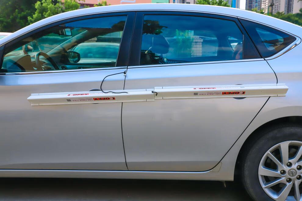 车门防撞垫磁性磁性汽车侧面防撞防刮胶条停车场隔壁车开门碰凹车门