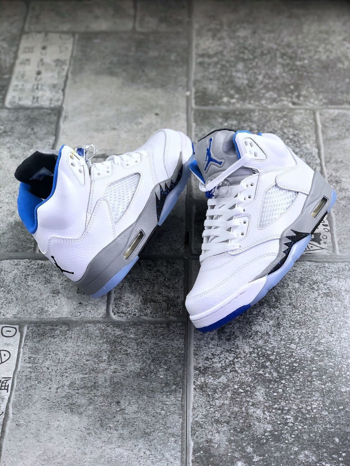 男女同款aj5白蓝低帮篮球鞋乔5休闲运动板鞋情侣鞋440888140白色375