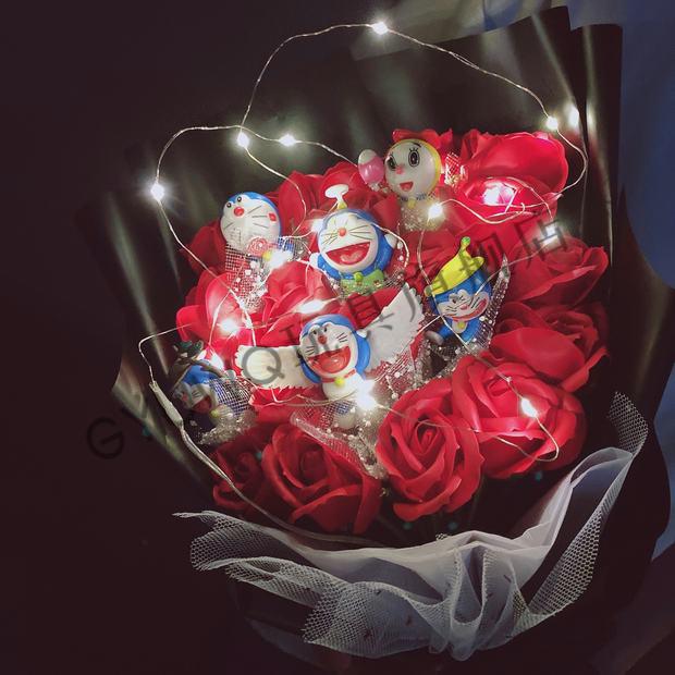 天使娃娃花束哆啦a梦kt凯蒂猫海绵宝宝卡通公仔花束香皂玫瑰圣送女友