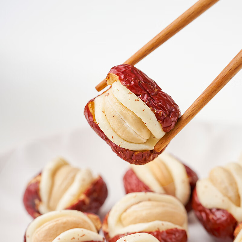 腰果泡芙枣独立小包装网红夹心红枣奶酪枣新疆特产抱抱果休闲零食