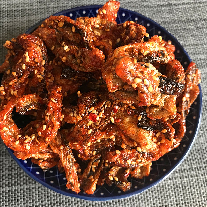 即食鱼香辣鱼皮500g大包装海鲜零食麻辣鱼皮干蜜汁甜辣鳕鱼皮美食250g