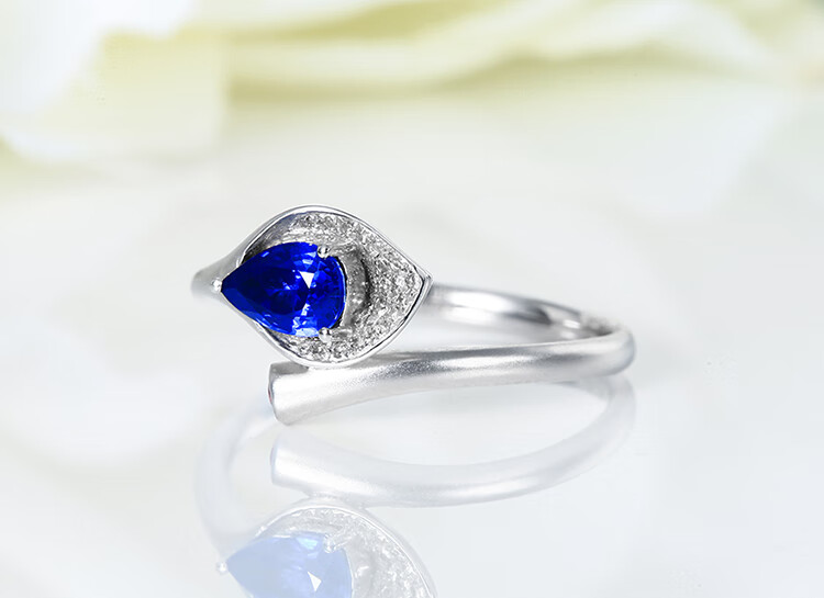 621号065克拉水滴形天然蓝宝石戒指女18k金镶嵌钻石彩宝现货