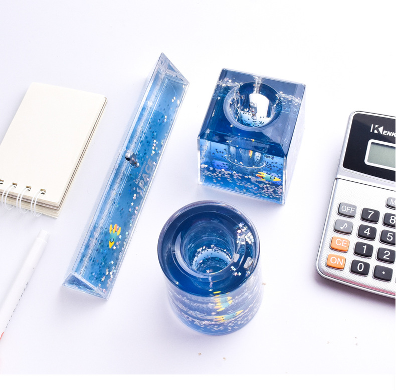 轻格创意宇太空人航员液体流沙塑料亚克力笔筒直尺子文具学生办公室