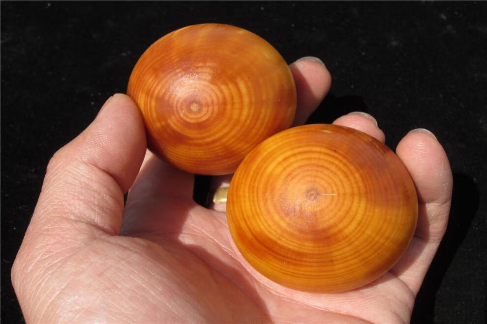 歌盼 北沉香琥珀木东北松明子满油全透光手球 实木球老人健身手把件