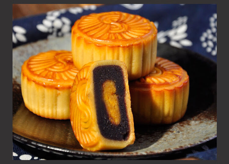 月饼批发迷你莲蓉蛋黄黑芝麻水果味广式散装小月饼蛋黄莲蓉买500g送