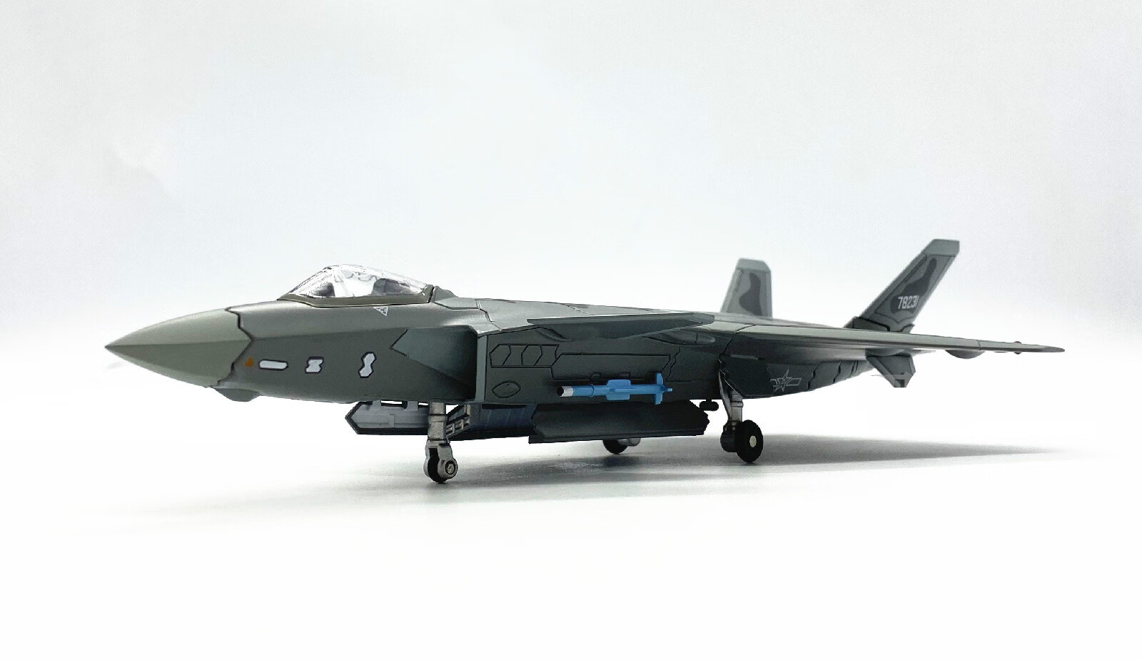 1:100隐身战斗机飞机模型f14f15f22米格29苏35歼20战斗机合金仿真成品