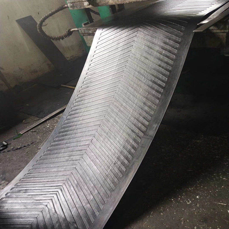 母猪产床橡胶防滑垫尼龙夹线橡胶垫猪用防滑垫母猪限位栏保暖垫 宽80*