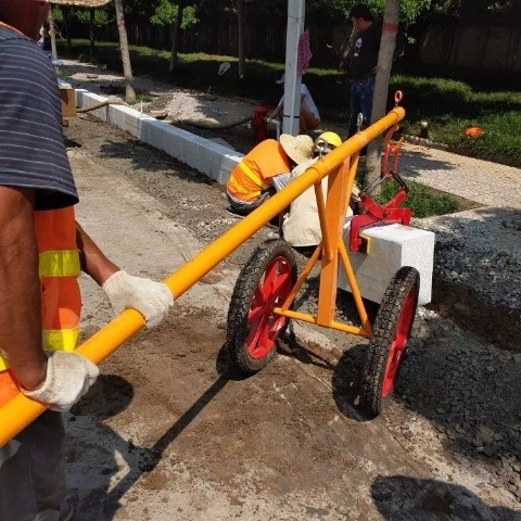 定制路沿石夹子双人抬路牙石吊道牙石夹石材夹具手抬式路沿石安装夹子