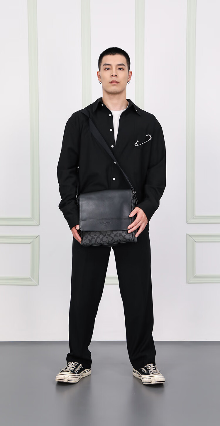 38节送礼蔻驰coach男士中号单肩斜挎包黑色pvc配皮573qbmi5黑色