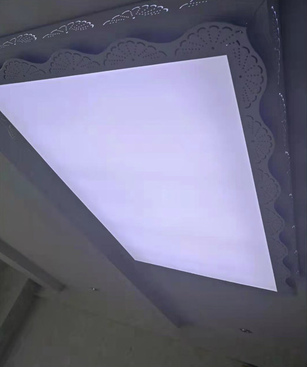 亚克力片磨砂乳白吊顶吸顶灯光板扩散透光板防刺眼天花灯筒射灯罩圆形