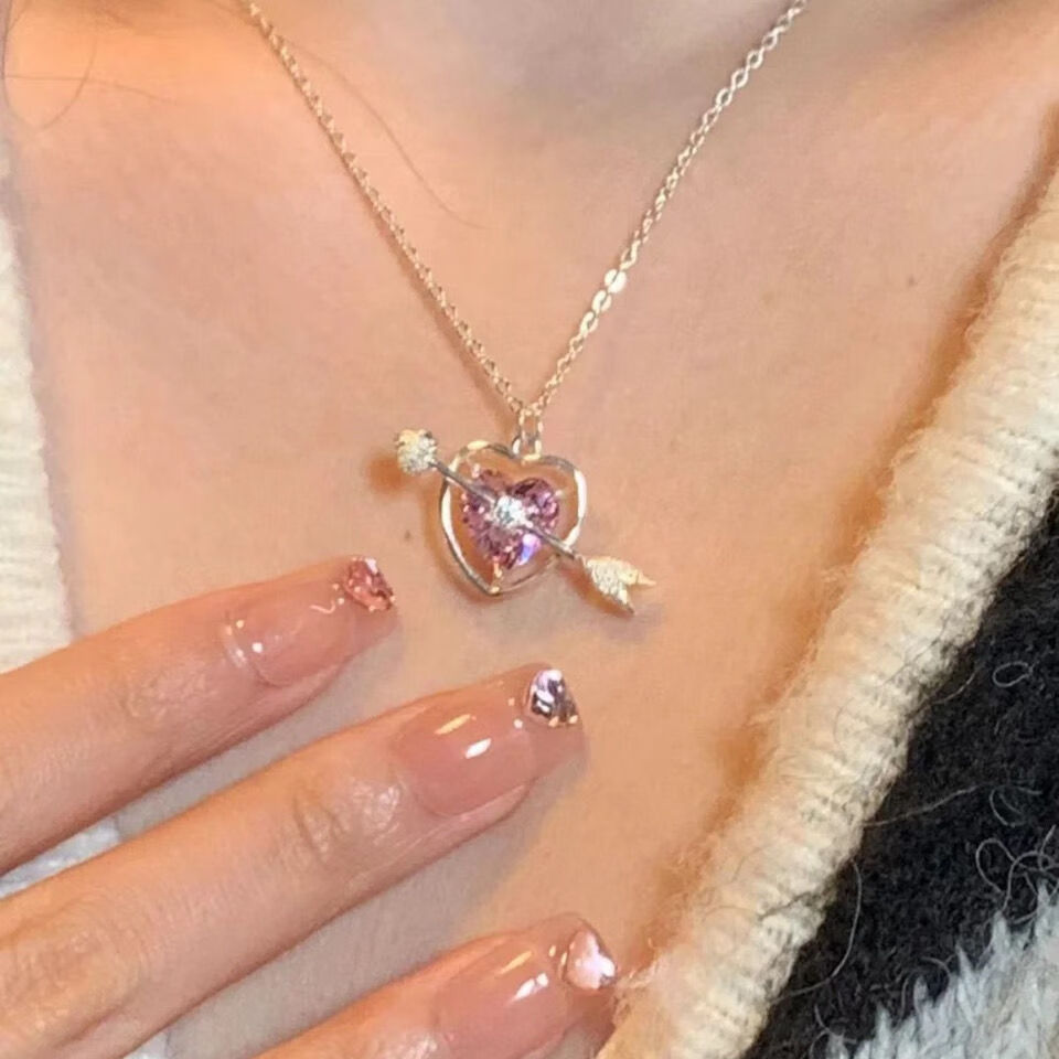 一箭穿心粉色爱心宝石项链轻奢十字链吊坠情人节礼物一箭穿心粉色项链