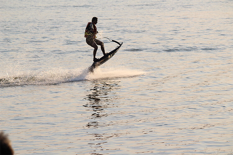 动力冲浪板电动水上滑板喷射动力板油动碳纤维冲浪板定金钜惠 蓝色