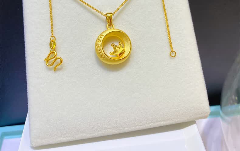颜沫 黄金星星项链女999足金queen皇冠吊坠3d硬金字母项链锁骨链礼物