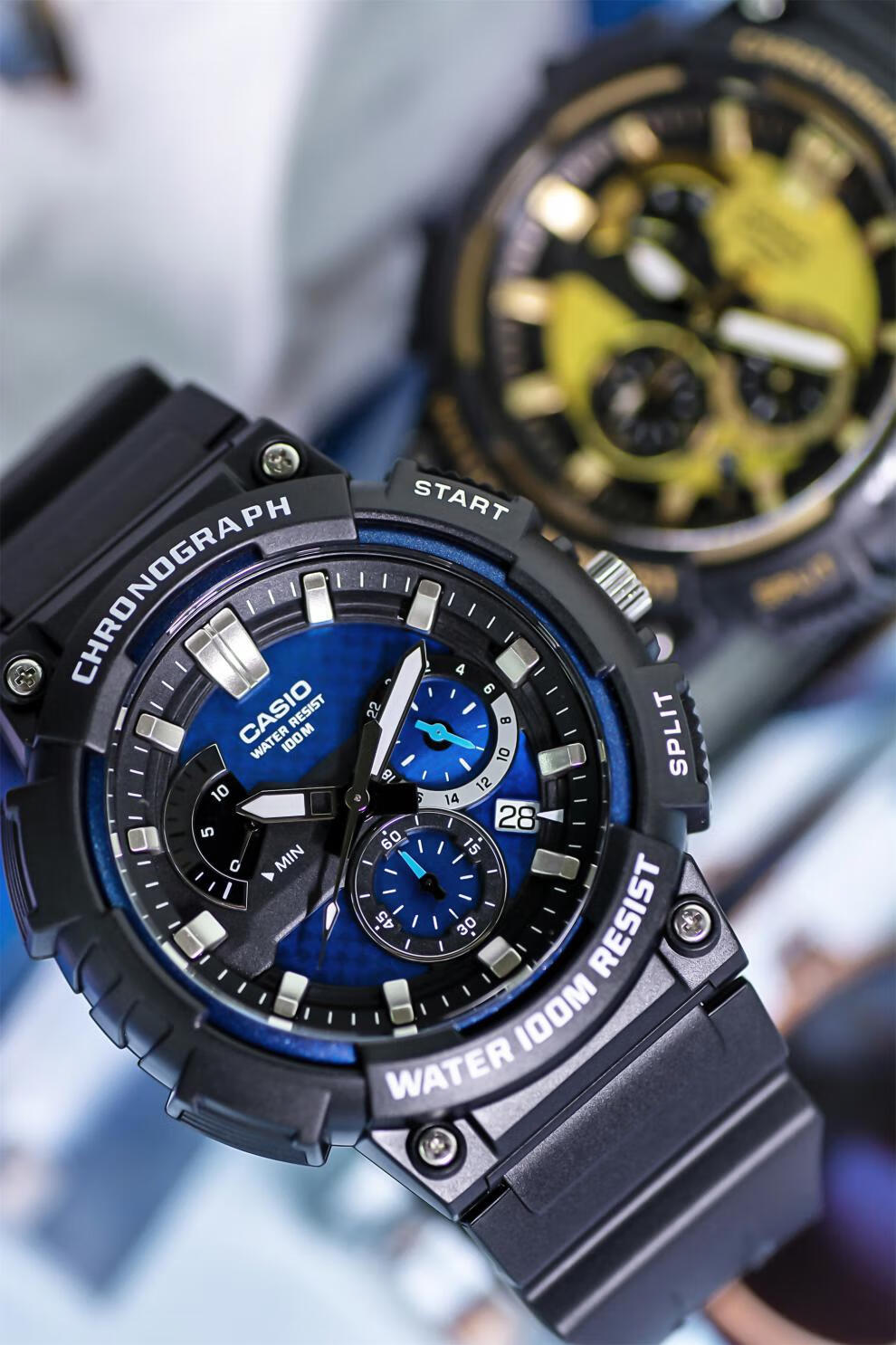 日本卡西欧手表男三眼多功能经典黑金防水运动石英表 mcw-200h-9a