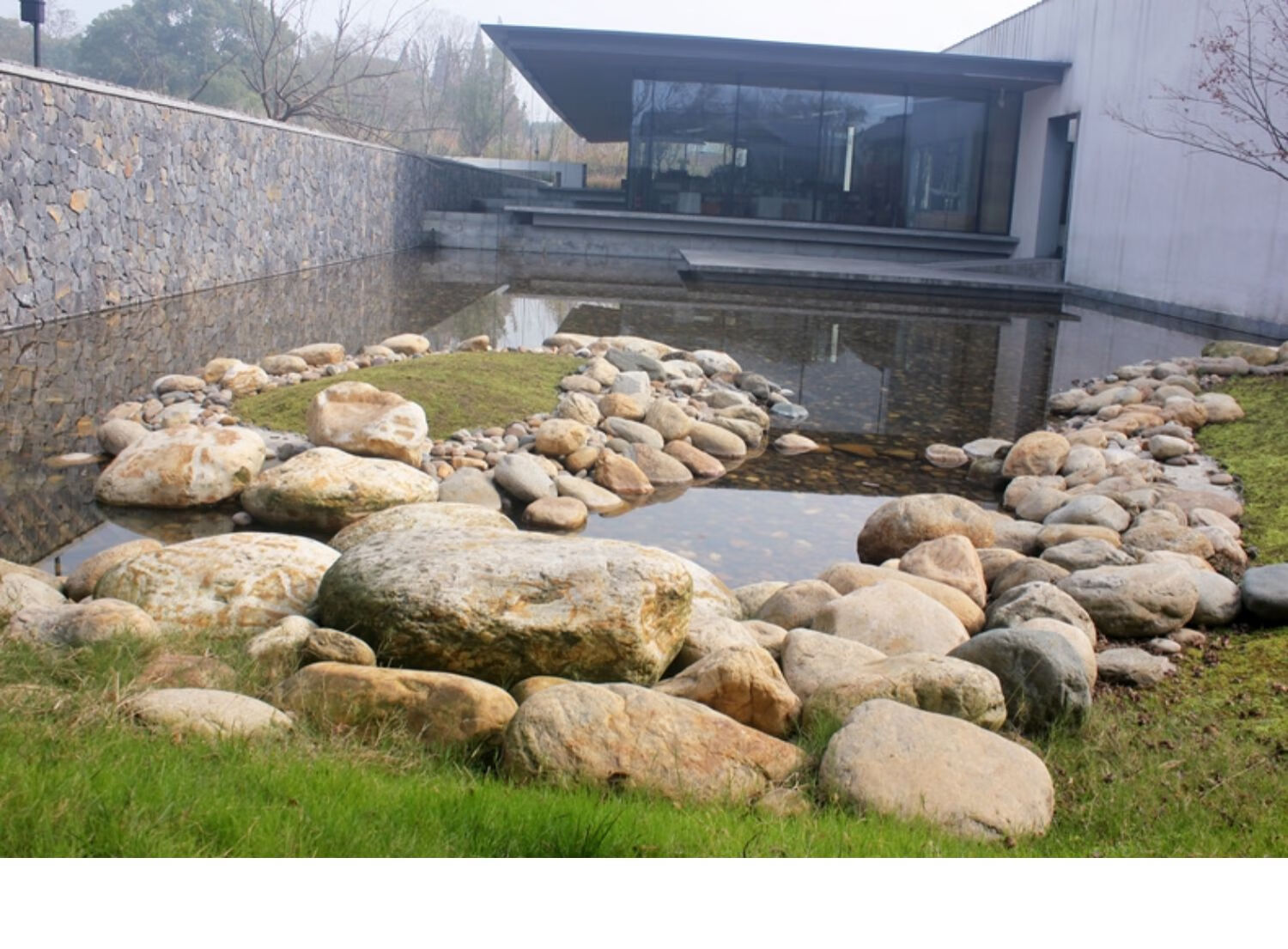 园林景观石 景石置石巨大型河卵石鹅卵石 绿地河滩湿地护坡驳岸石