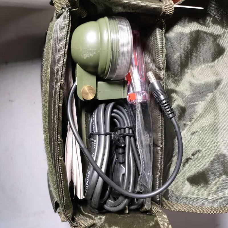 应急怀旧军工老物件便携式老式手摇机械发电机12v充电稳压电源摆件