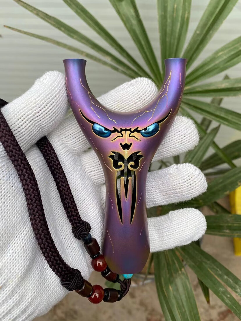 崛适钛合金弹弓tc21扁皮飞虎小怪兽天罡烤蓝闪电纹户外竞技 钛合金