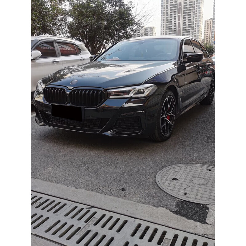 适用于定制2021款宝马新5系中网改装5系黑色m5尾翼牛角后视镜壳亮黑5