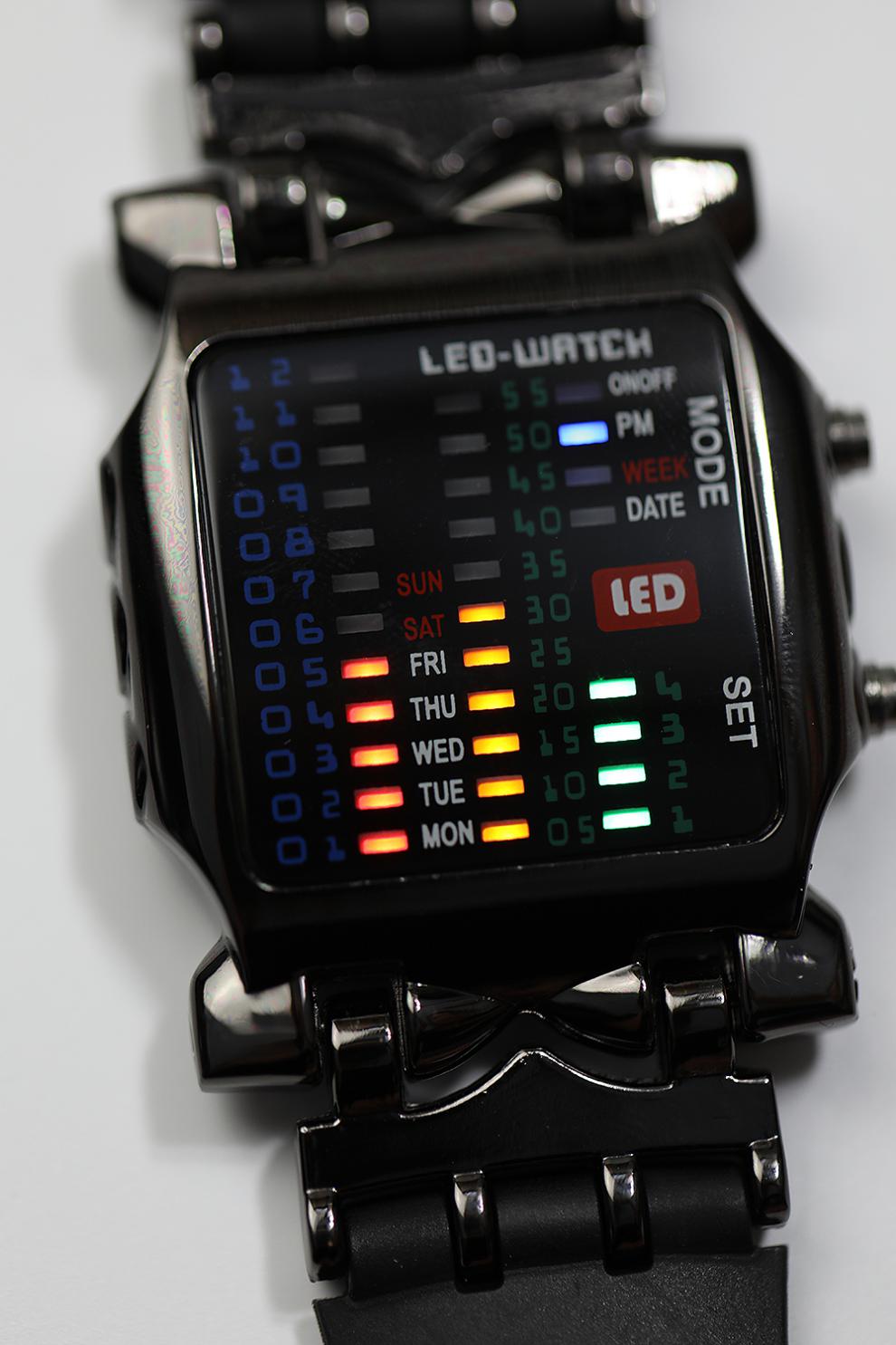 发条洋娃娃潮店发条家另类小方块显示时间暗黑电子表团购1个