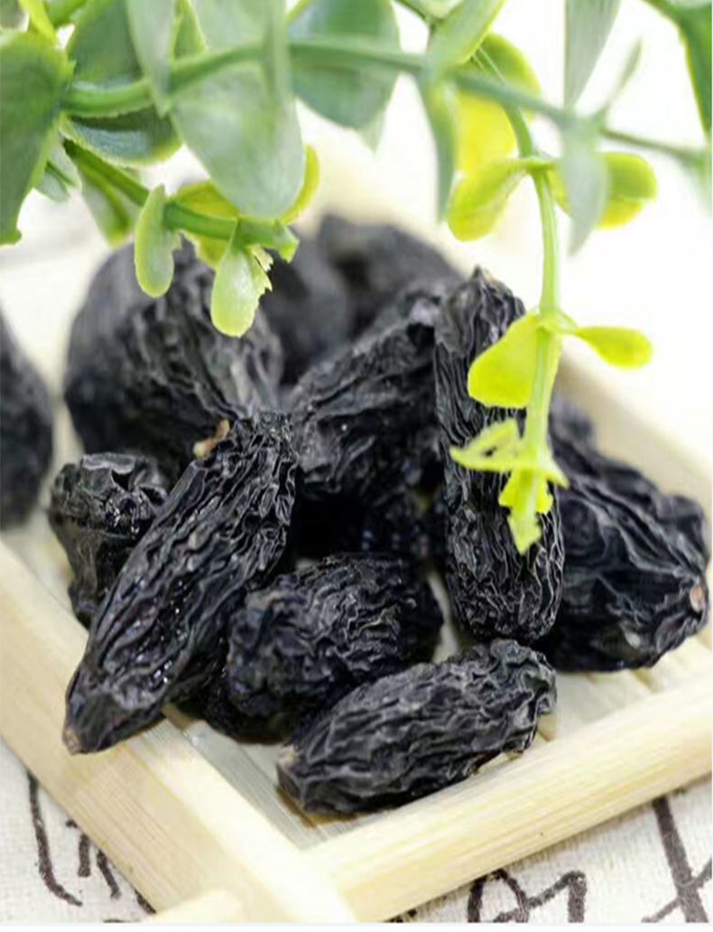 吐鲁番新疆黑色大颗粒黑美人紫葡萄干无核香甜零食袋250g精品黑美人