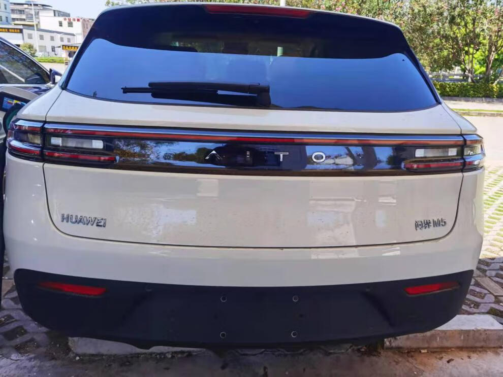 【不伤车】华为问界m5车标huawei鸿蒙英文字母赛力斯车贴标志配件尾标