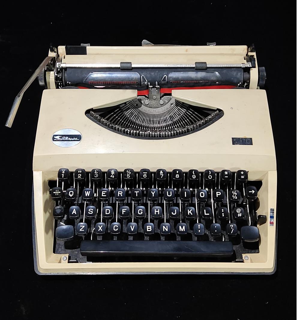 飞鱼牌复古打字机古董飞鱼 英雄 长空英文打字机复古怀旧 学生练习