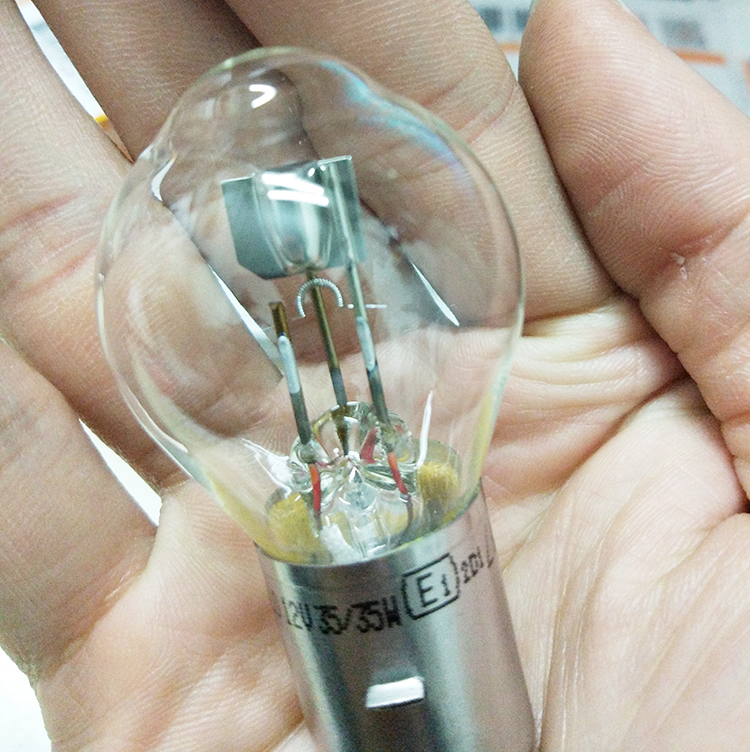 京选摩托车电动车踏板车大灯泡双爪两爪前大灯泡125ws2灯泡 125w 25w