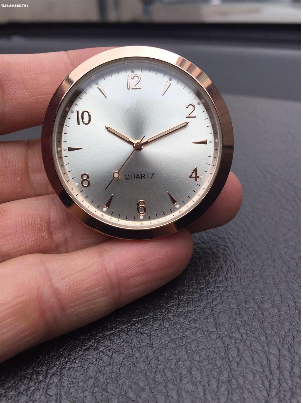 车载时钟夜光车用中控仪表台石英表车内粘贴式汽车装饰电子表高精度