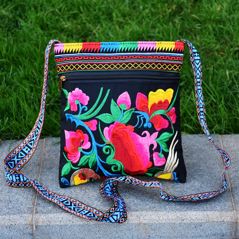 民族风百搭斜包刺绣花包单肩斜挎包彝族傣族舞台休闲包包生日节日礼物