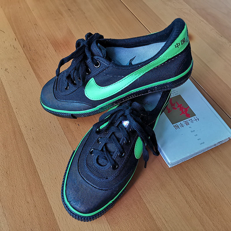 三球校园足球鞋经典老款足球训练鞋通用鞋儿童足球学生白银色钉鞋