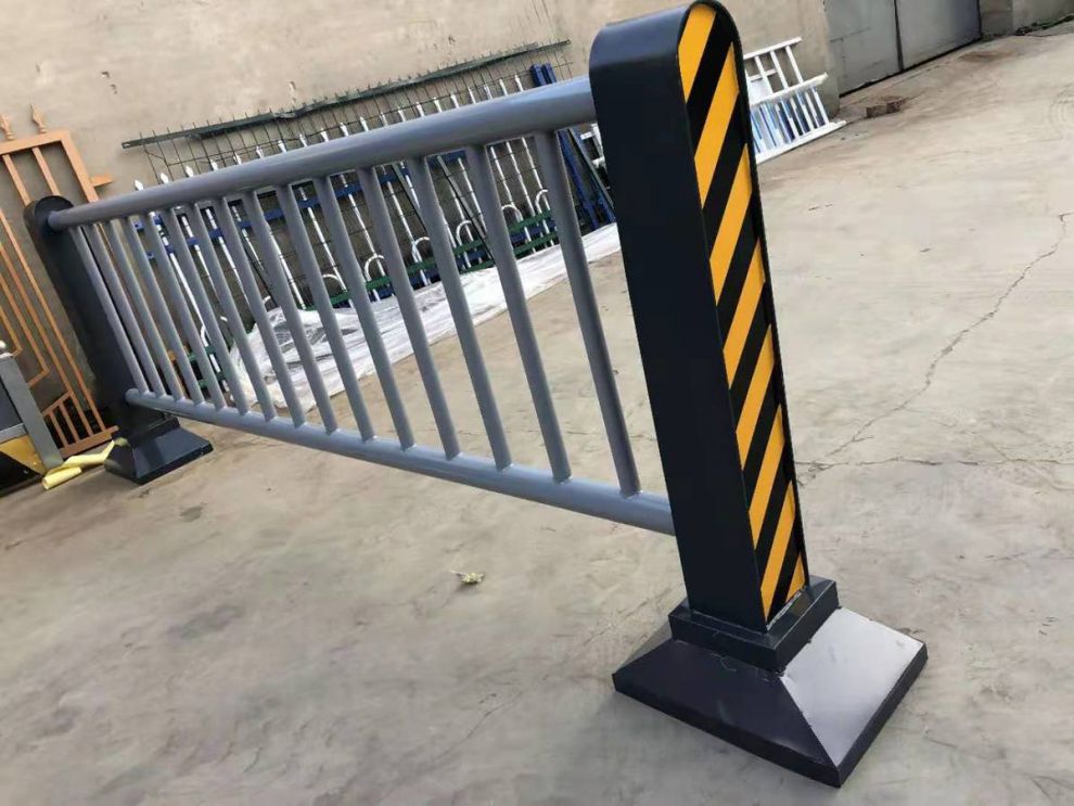 市政道路隔离护栏公路马路边安全围栏人行道栏杆城市户外防护栅栏不