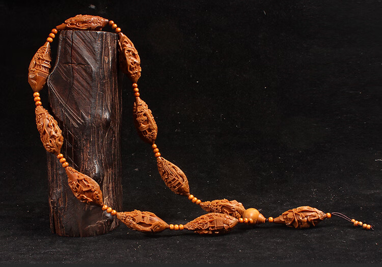 苏魅儿苏州园林橄榄核长串核雕手持南工苏工名家谢伟纯手工雕刻风景