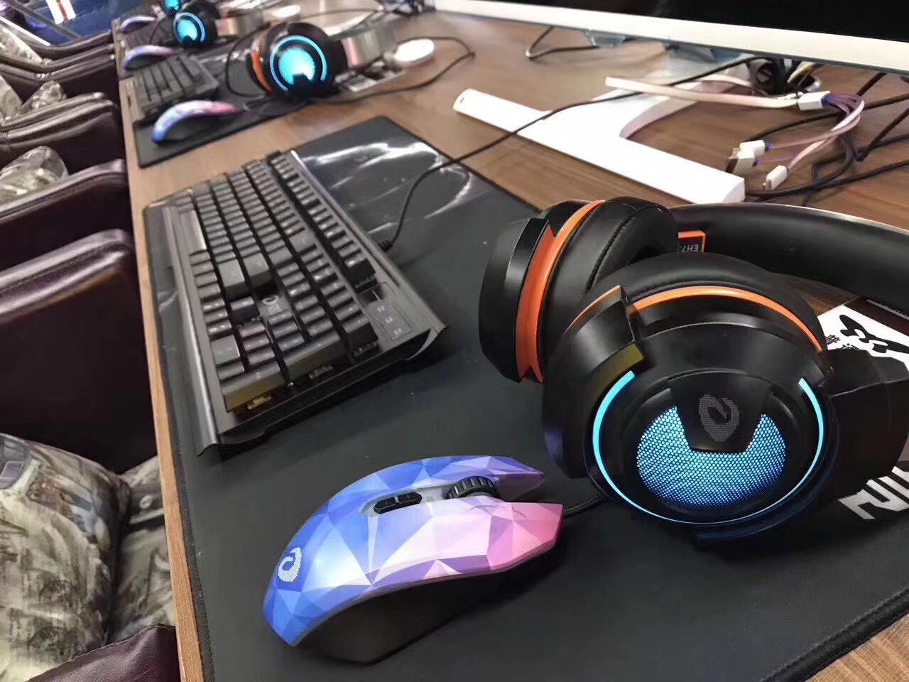 达尔优牧马人cm625rgbcm635有线鼠标lol吃鸡绝地求生电脑游戏电竞 cm