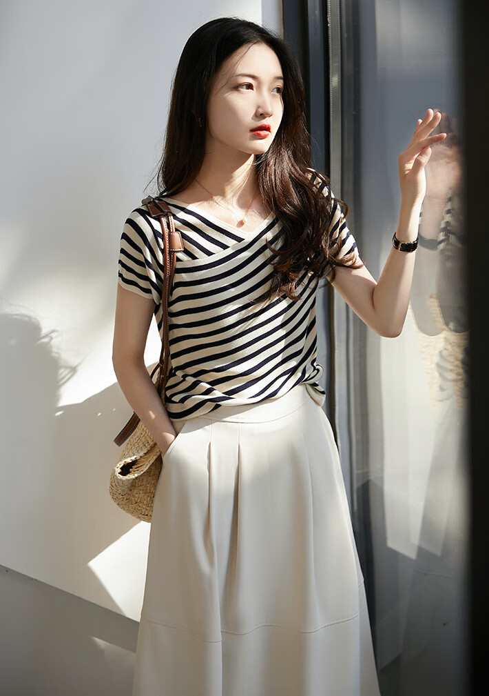 8712150ecd560a12.jpg' style=