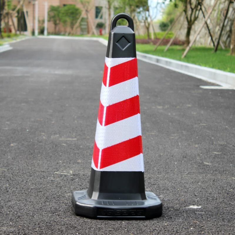 路锥墩子标志障碍桩方锥警示柱70cm橡塑柱形路椎请勿泊车路庄车位
