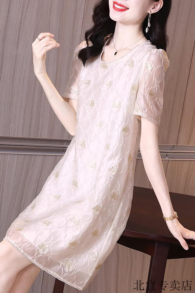 154175626238c930.jpg' style=