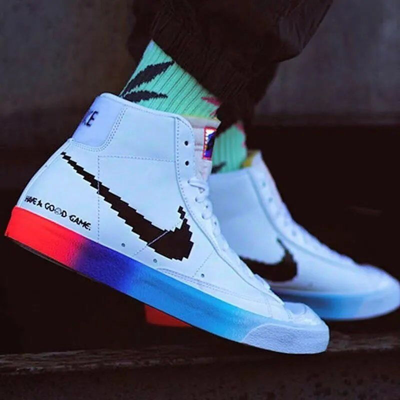 耐尅联名aj空军一号电玩像素高帮板鞋男鞋开拓者ins情侣街拍复古运动