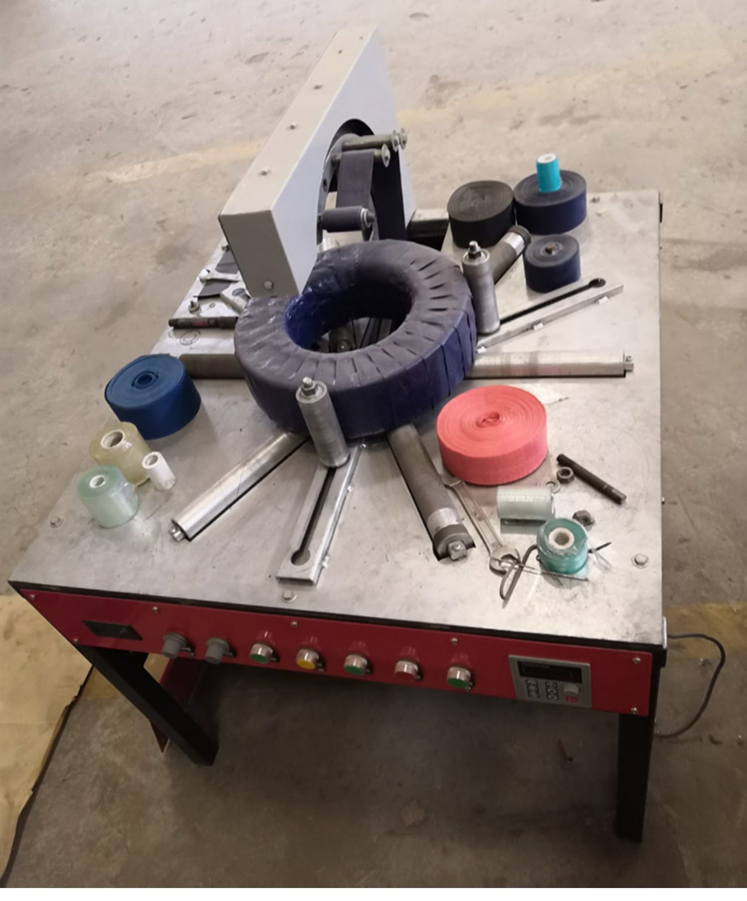 轮胎全自动缠绕包装机电线钢带环形缠绕机电缆自动缠绕膜打包机白色