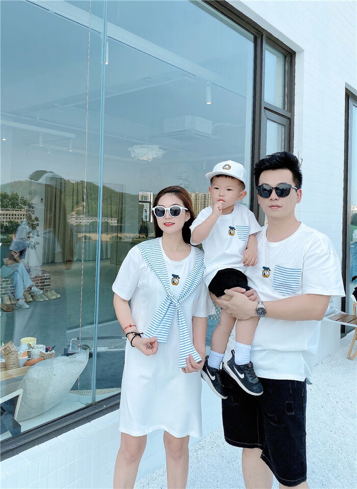 迪士尼 disney 网红亲子装炸街夏海军风一家三口婴儿高端母女裙洋气