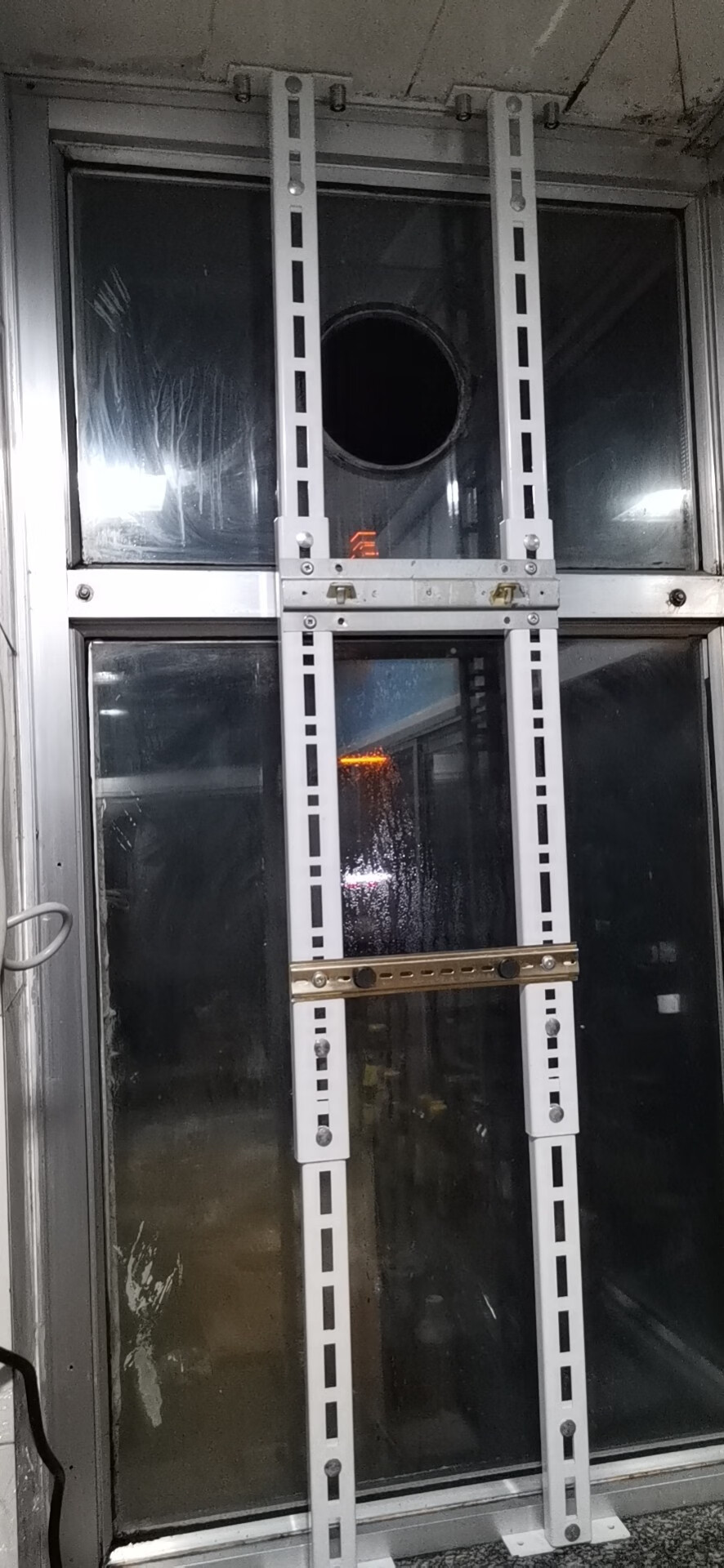 安装 油烟机窗户安装支架挂架子 内层碳钢油烟机窗户特价款整套 新店