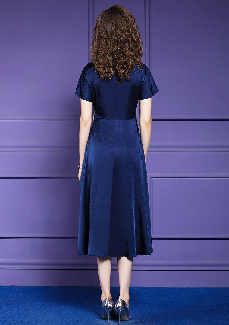 梦伊纯色连衣裙夏季轻奢v领气质褶皱修身中长裙有女人味的裙子 深蓝色