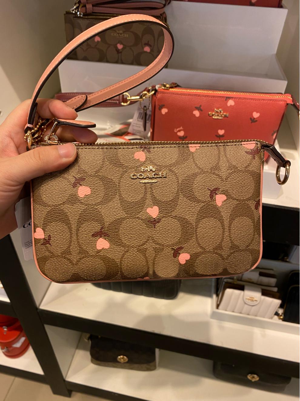 美国蔻驰女包单肩斜挎手麻将提腋下包经典小包 卡其白【图片 价格