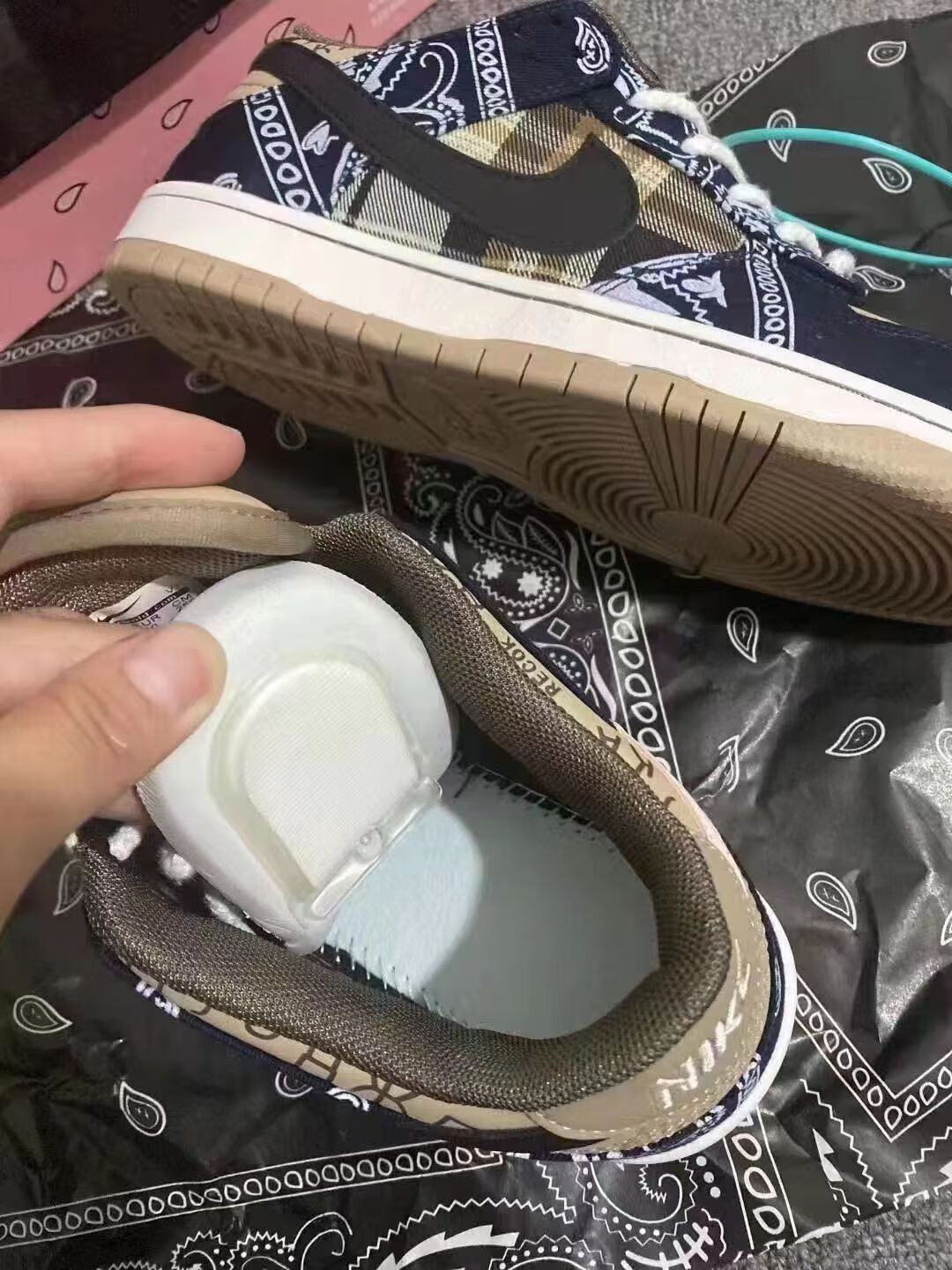 男女鞋莆田22年纯原sb厚鞋舌黑白生胶男女板鞋aj摩擦有声休闲百搭运动