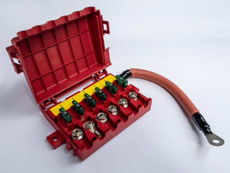 汽车分电盒电源分线盒越野车电瓶接线盒霸道牧马人普拉多保险盒